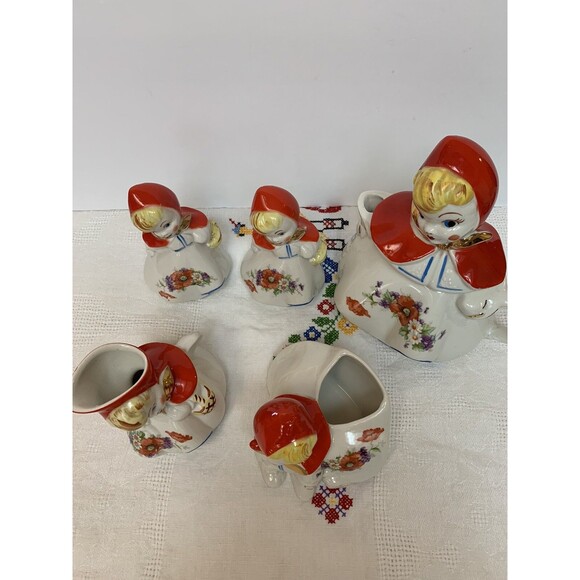 MCM Hull Little Red Riding Hood 6 PC-Tea Pot, Creamer, Sugar Bowl, Salt & Pepper - Picture 4 of 14